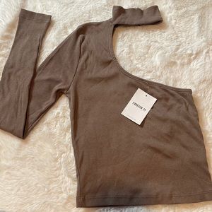 NWT forever 21 one shoulder top - SIZE: S